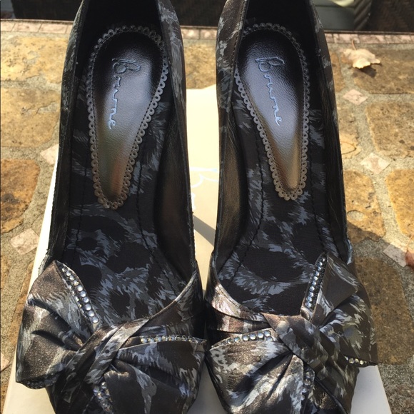 Satin Pumps - Picture 1 of 3